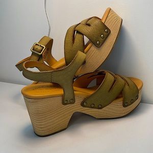 ✨KORK-EASE HEELED SANDALS✨